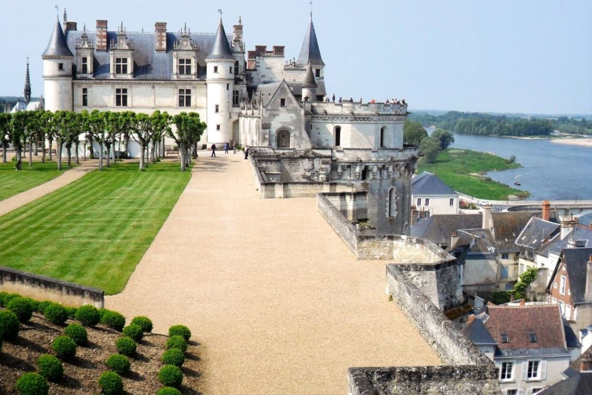 LOIRE VALLEY: Royal Castles and Great Wines